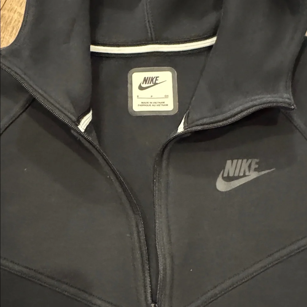 Women’s Nike Tech - Picture 4 of 4